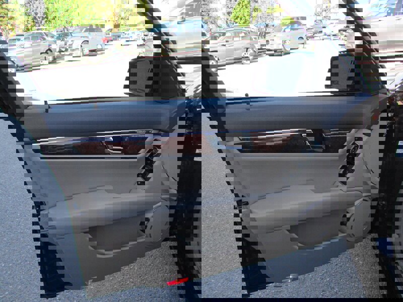 Used 2011 Mercedes-Benz C 300 Sedan image 5