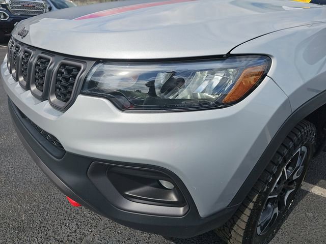 Used 2025 Jeep Compass Trailhawk AWD/4WD image 32