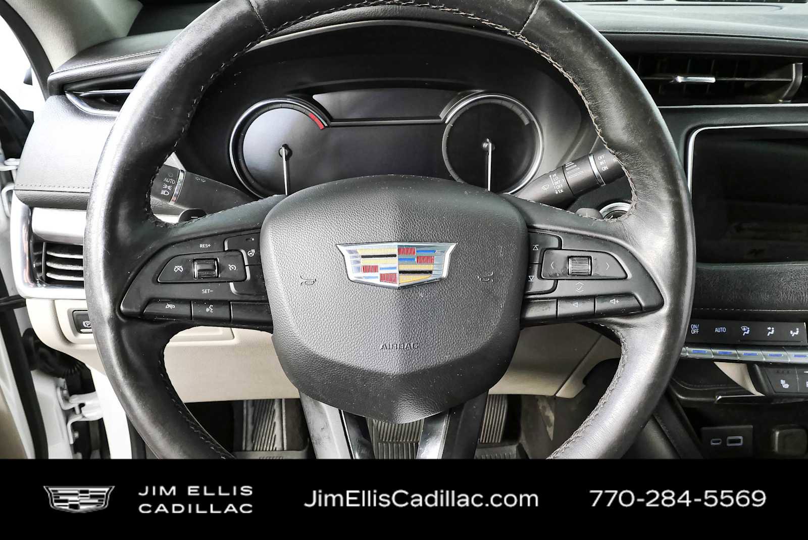 Used 2019 Cadillac XT4 Luxury w/ Cold Weather Package FWD image 8