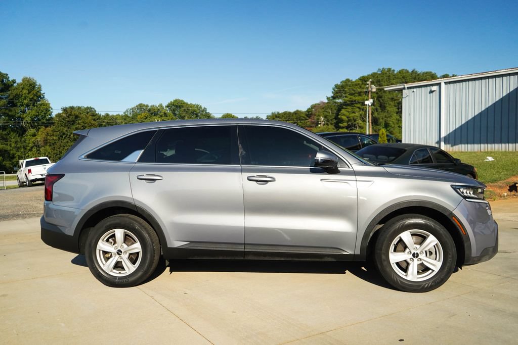 Used 2022 Kia Sorento LX FWD image 3