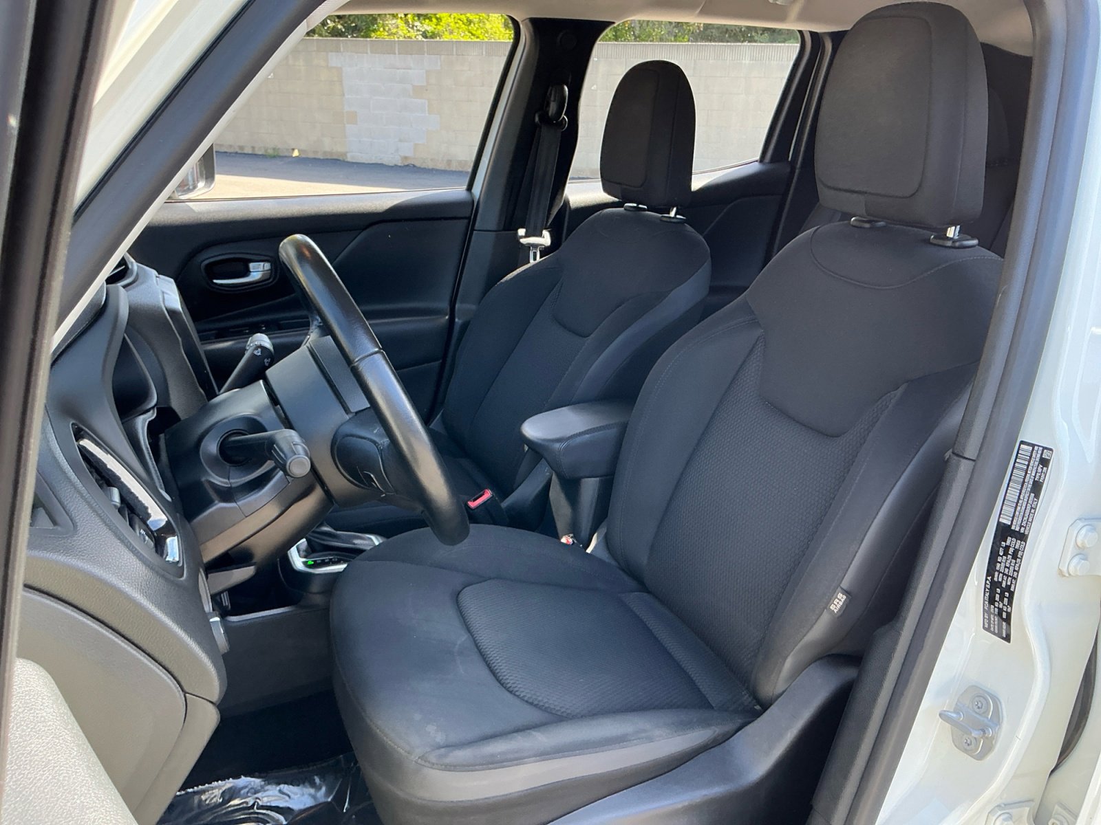 Used 2019 Jeep Renegade Altitude w/ Quick Order Package 2XM FWD image 17