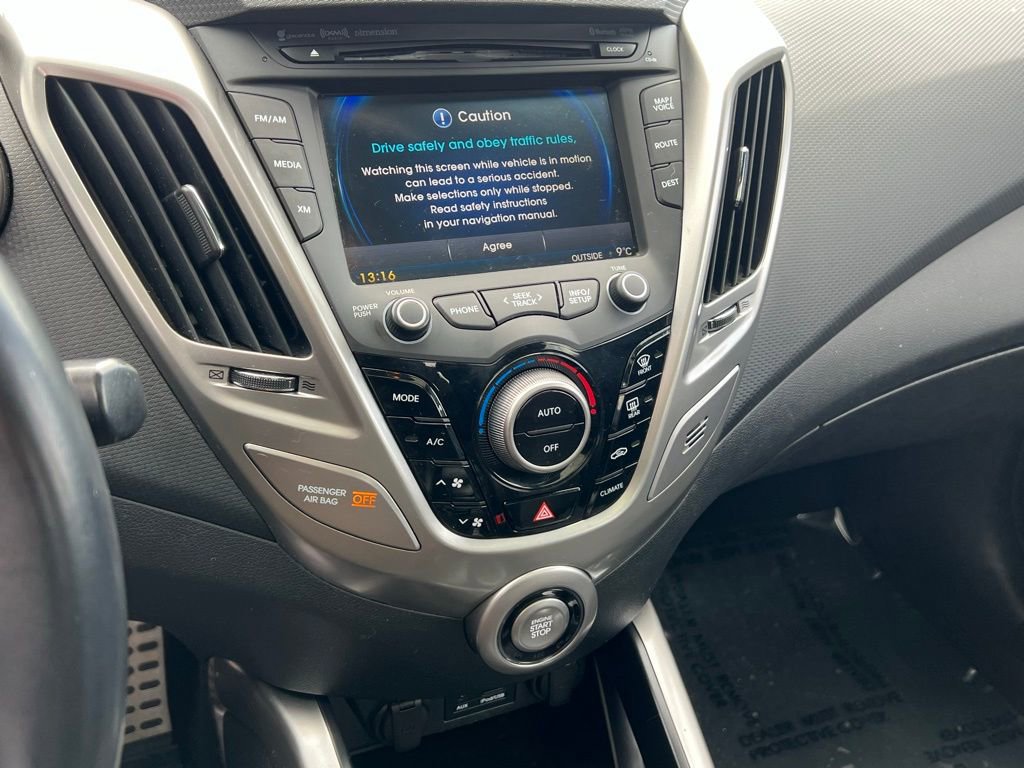 Used 2015 Hyundai Veloster Base w/ Option Group 03 image 18