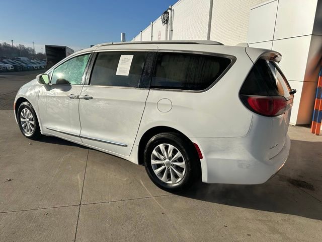 Used 2018 Chrysler Pacifica Touring-L image 8