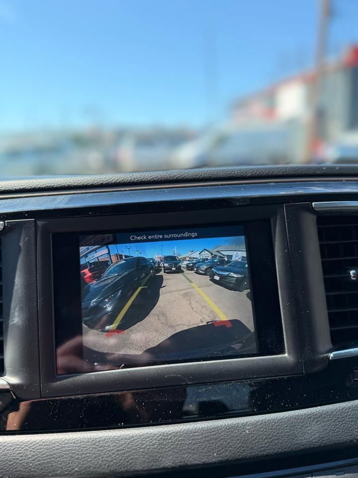 Used 2019 Chrysler Pacifica Touring-L image 12