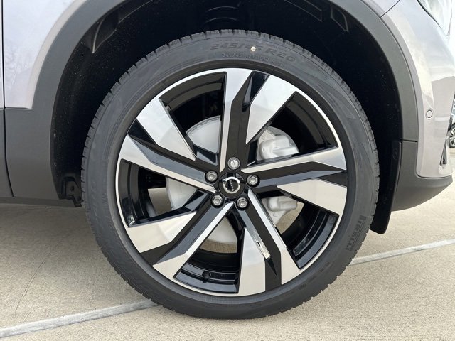 New 2026 Volvo XC40 B5 Plus w/ Protection Package Premier image 9