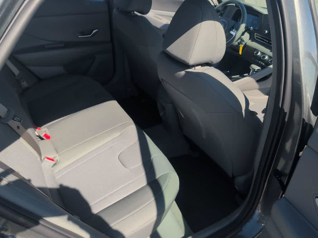 New 2026 Hyundai Elantra SE FWD image 25