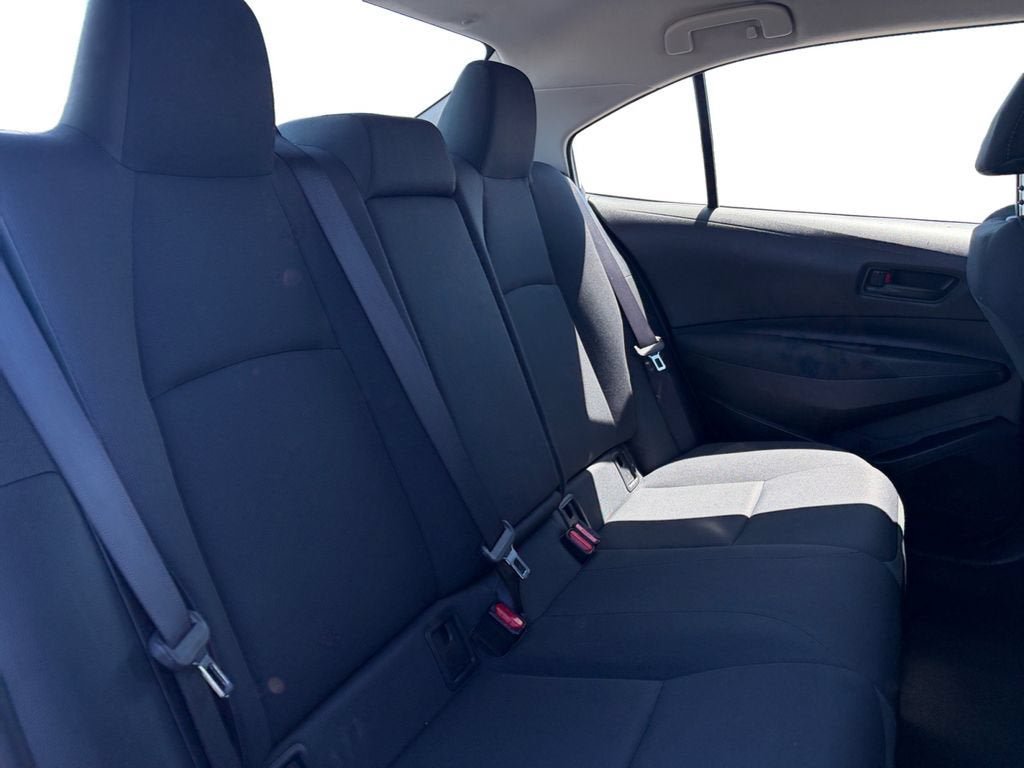 Used 2022 Toyota Corolla LE FWD image 18
