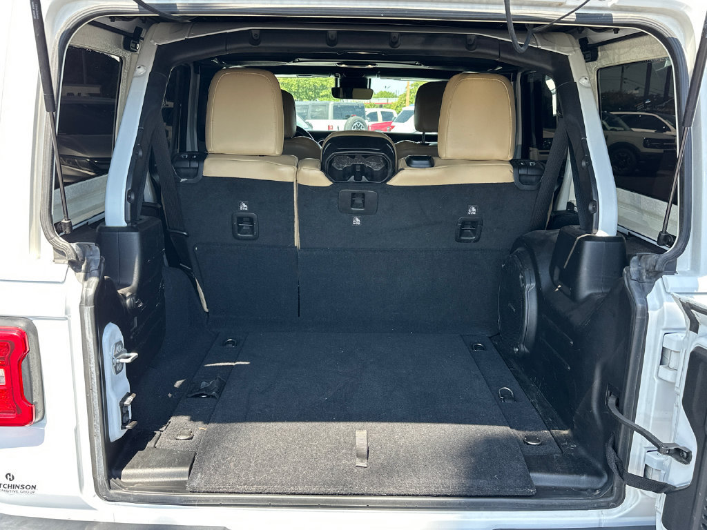 Used 2019 Jeep Wrangler Unlimited Sahara w/ Quick Order Package 24M Moab AWD/4WD image 18