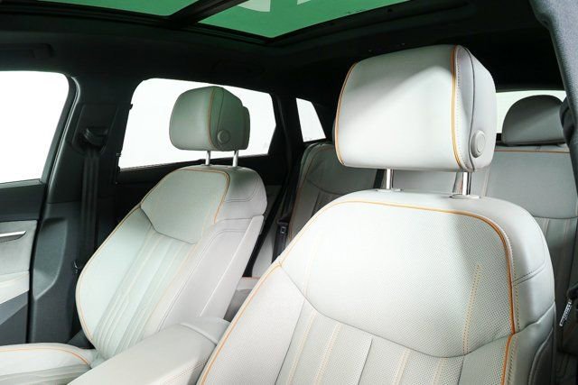 Certified 2024 Audi Q8 e-tron Prestige image 5