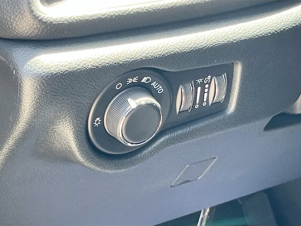 New 2027 Chrysler Pacifica Limited FWD image 10