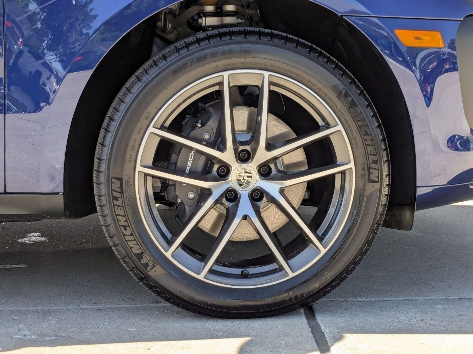 Certified 2025 Porsche Macan AWD/4WD image 29