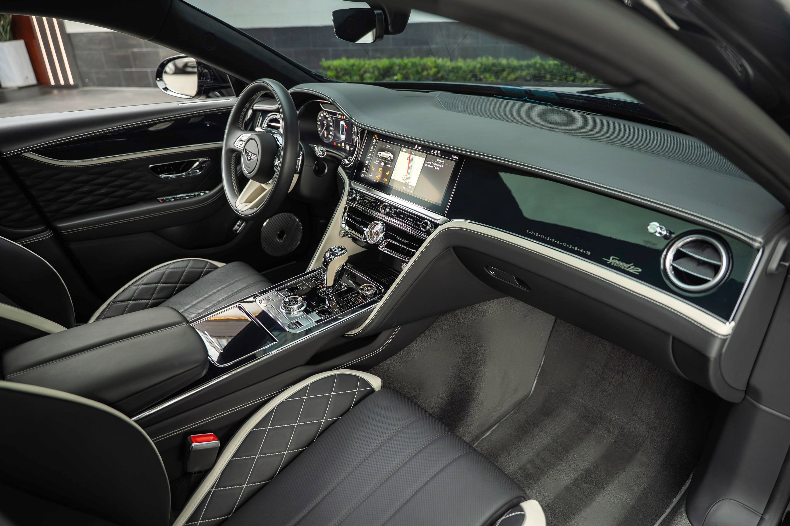 Used 2024 Bentley Flying Spur W12 AWD/4WD image 2