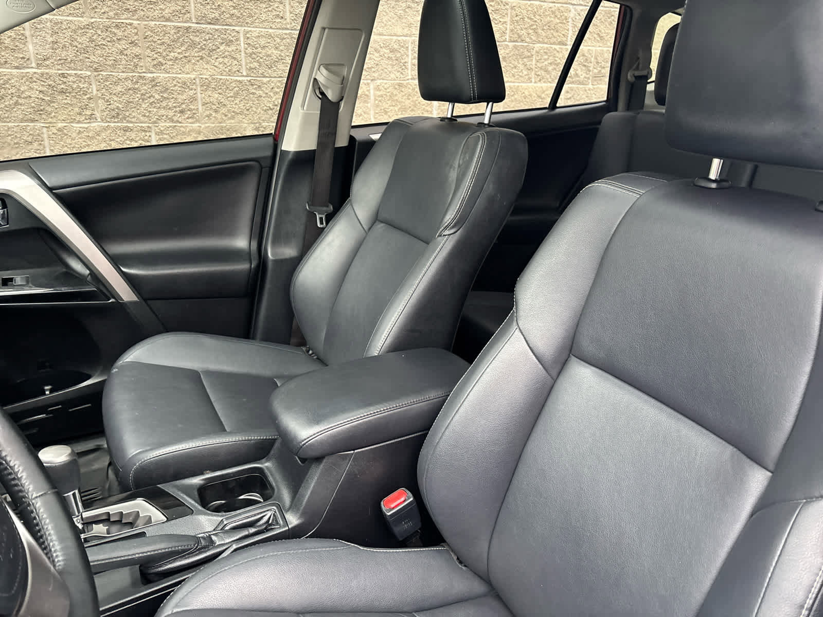 Used 2018 Toyota RAV4 Limited image 12