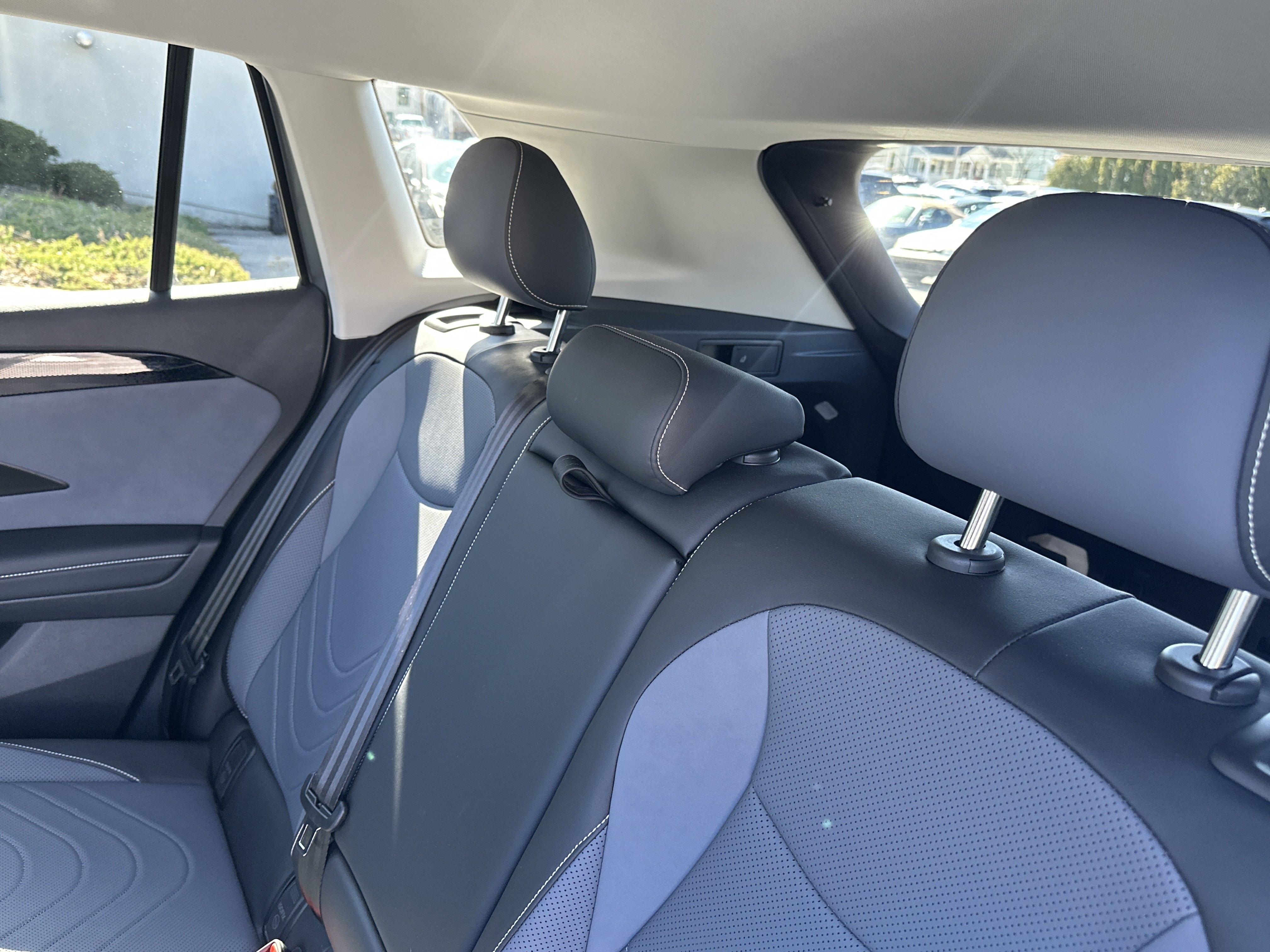 Certified 2025 Volkswagen Tiguan SE image 11