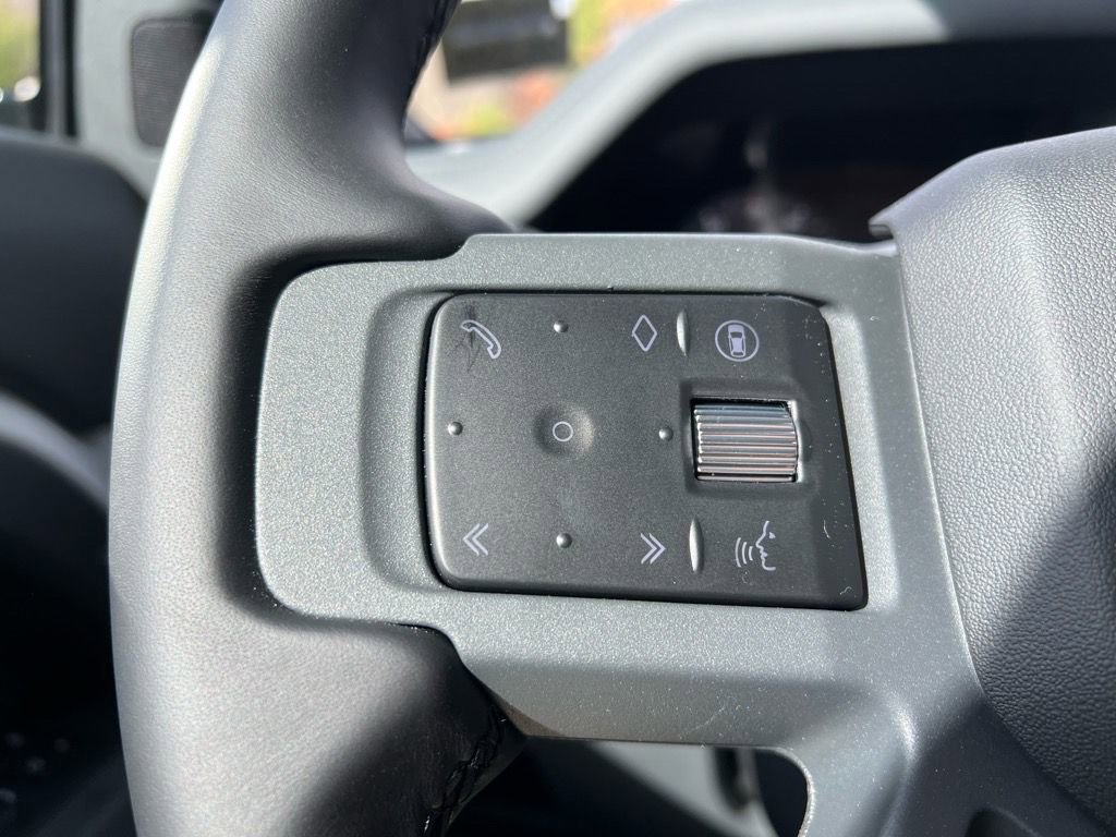New 2025 Land Rover Defender 110 X-Dynamic SE image 13