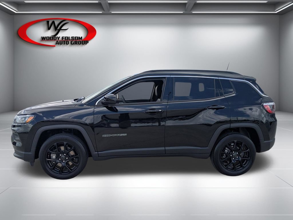 Used 2025 Jeep Compass Latitude w/ Convenience Group AWD/4WD image 7