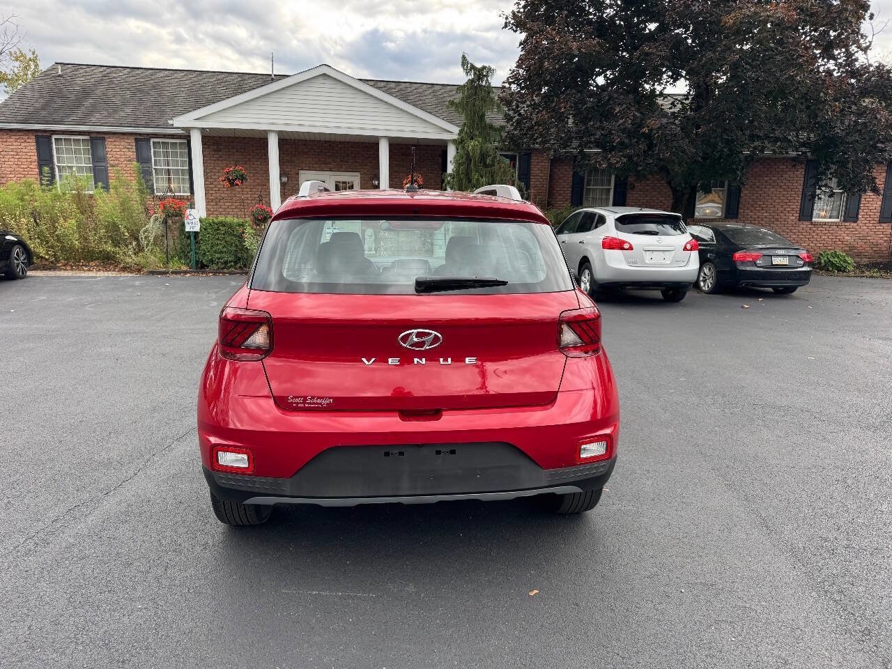 Used 2023 Hyundai Venue Limited image 6