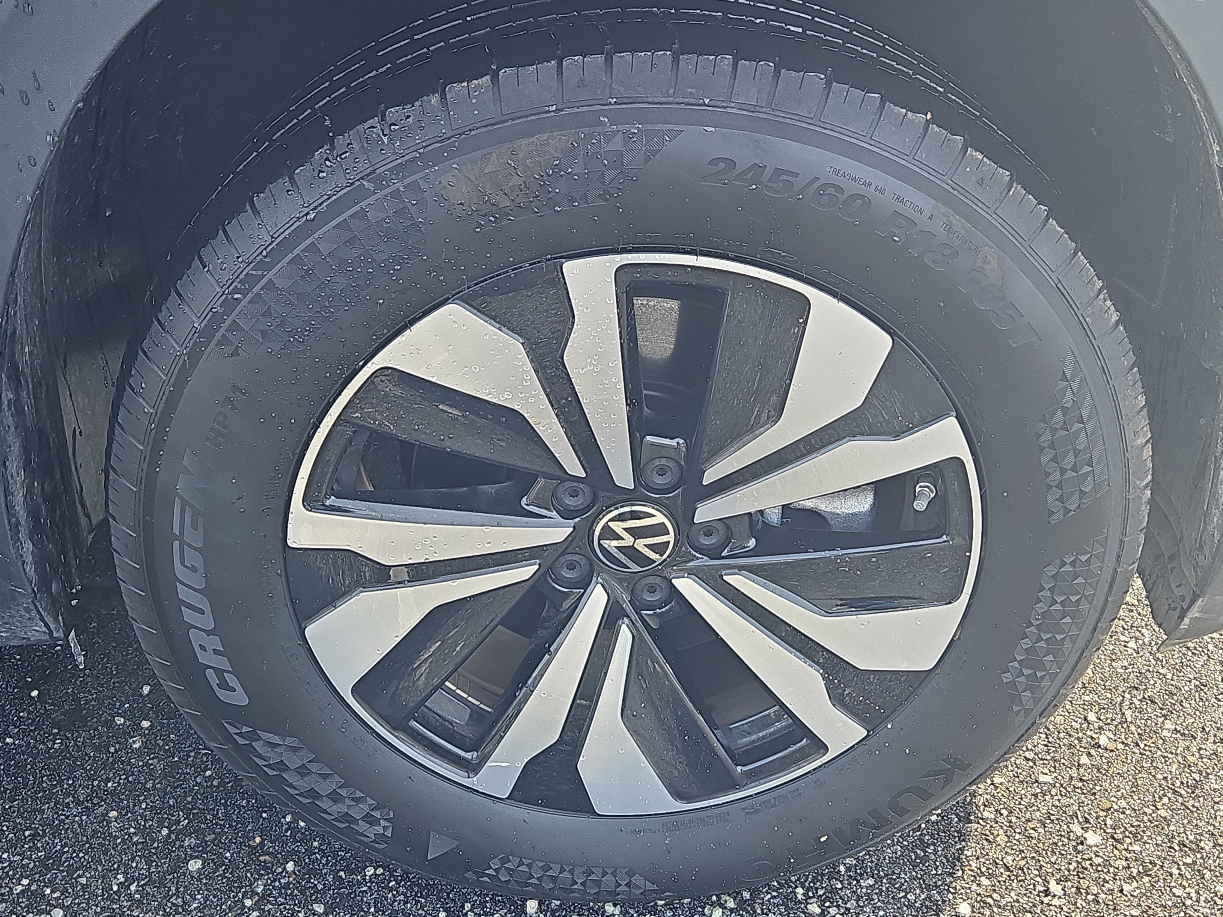 Used 2025 Volkswagen Atlas SE image 29