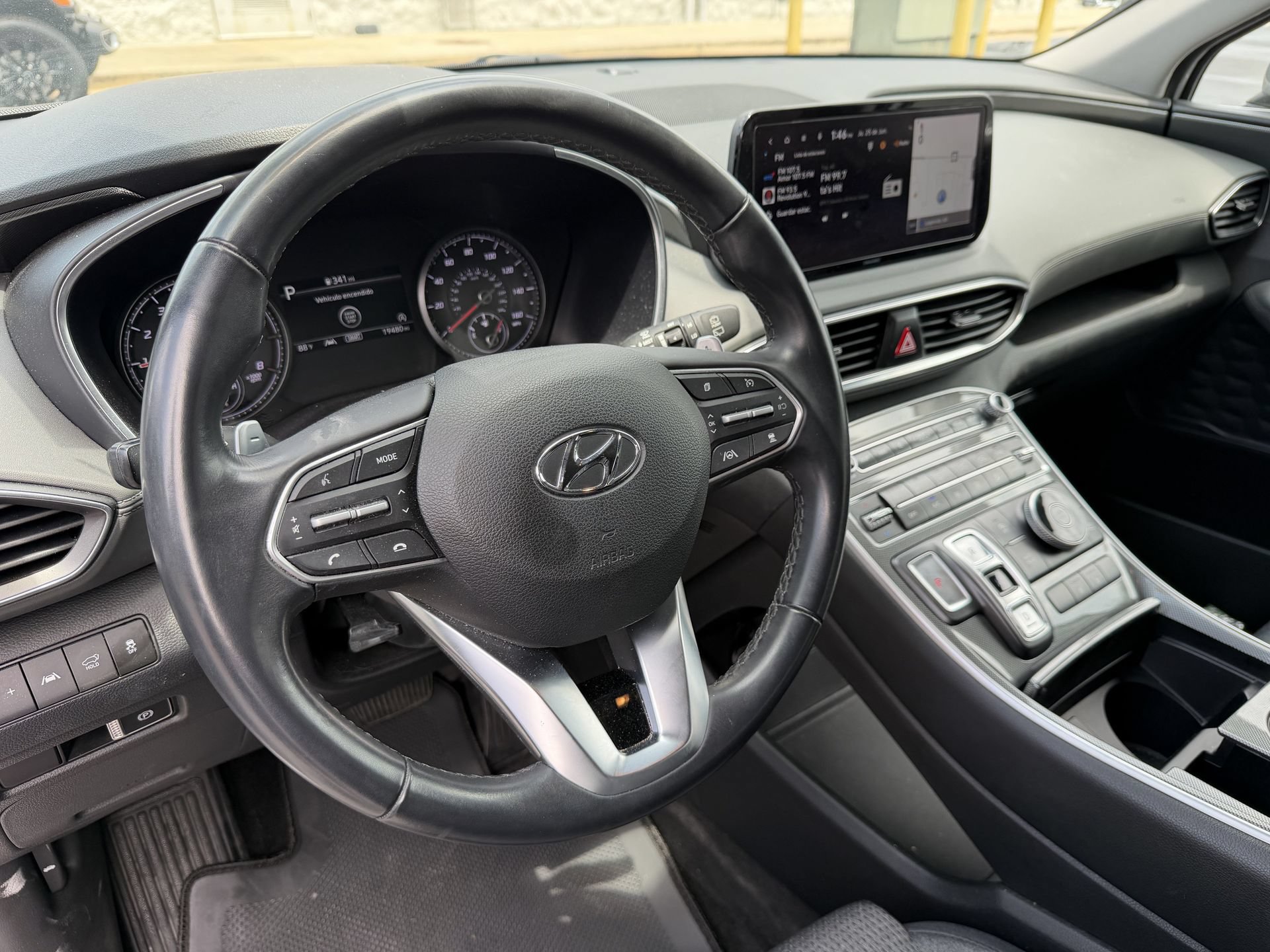 Used 2023 Hyundai Santa Fe SEL FWD image 2