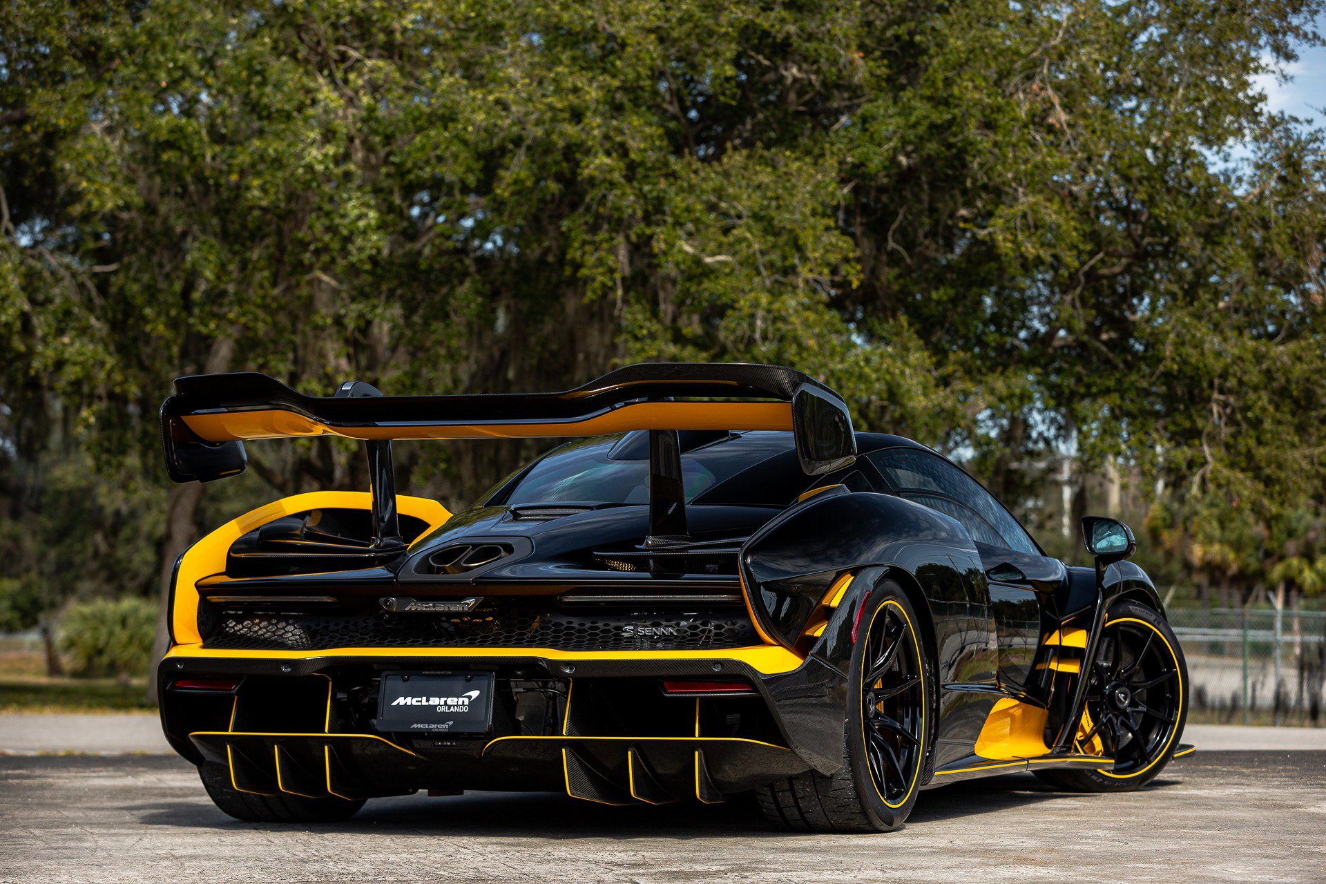 Used 2019 McLaren Senna image 27