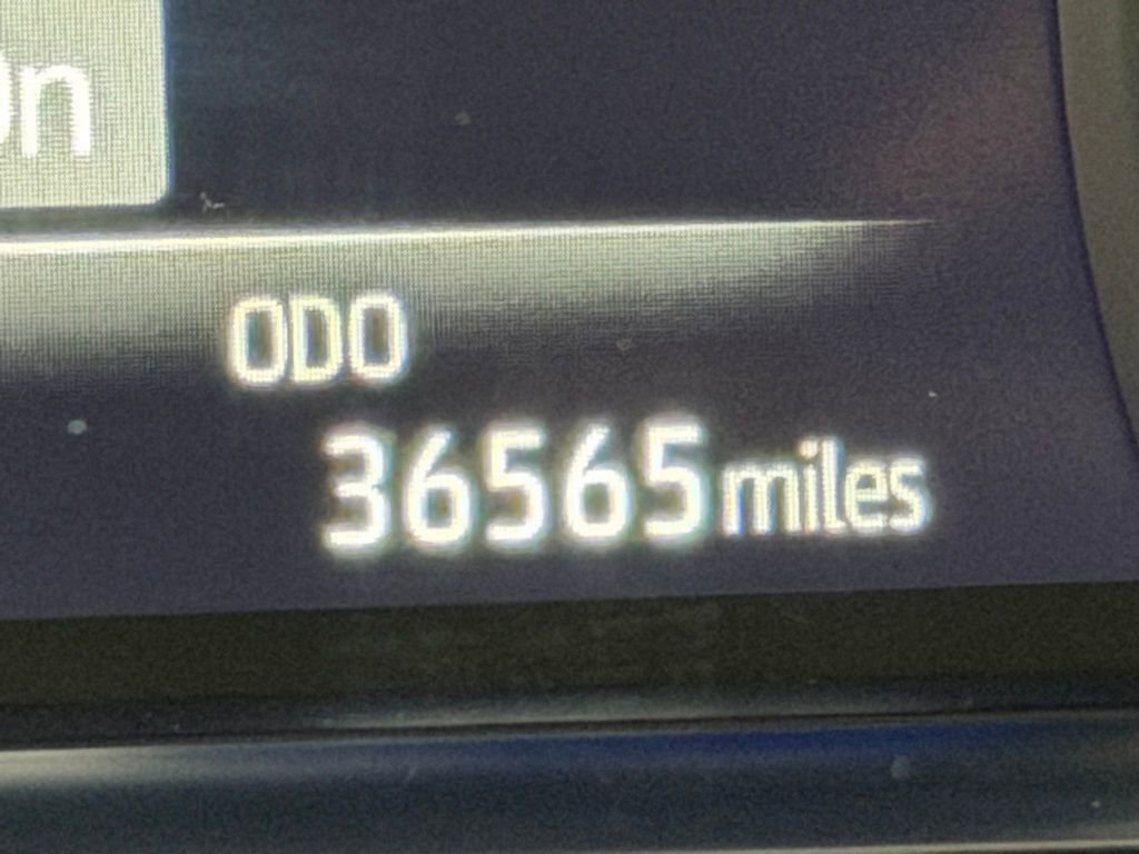 Used 2023 Toyota Venza LE image 20