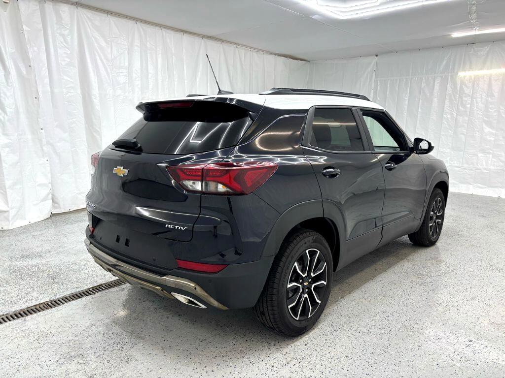 Used 2021 Chevrolet TrailBlazer ACTIV w/ Sun and Liftgate Package image 3
