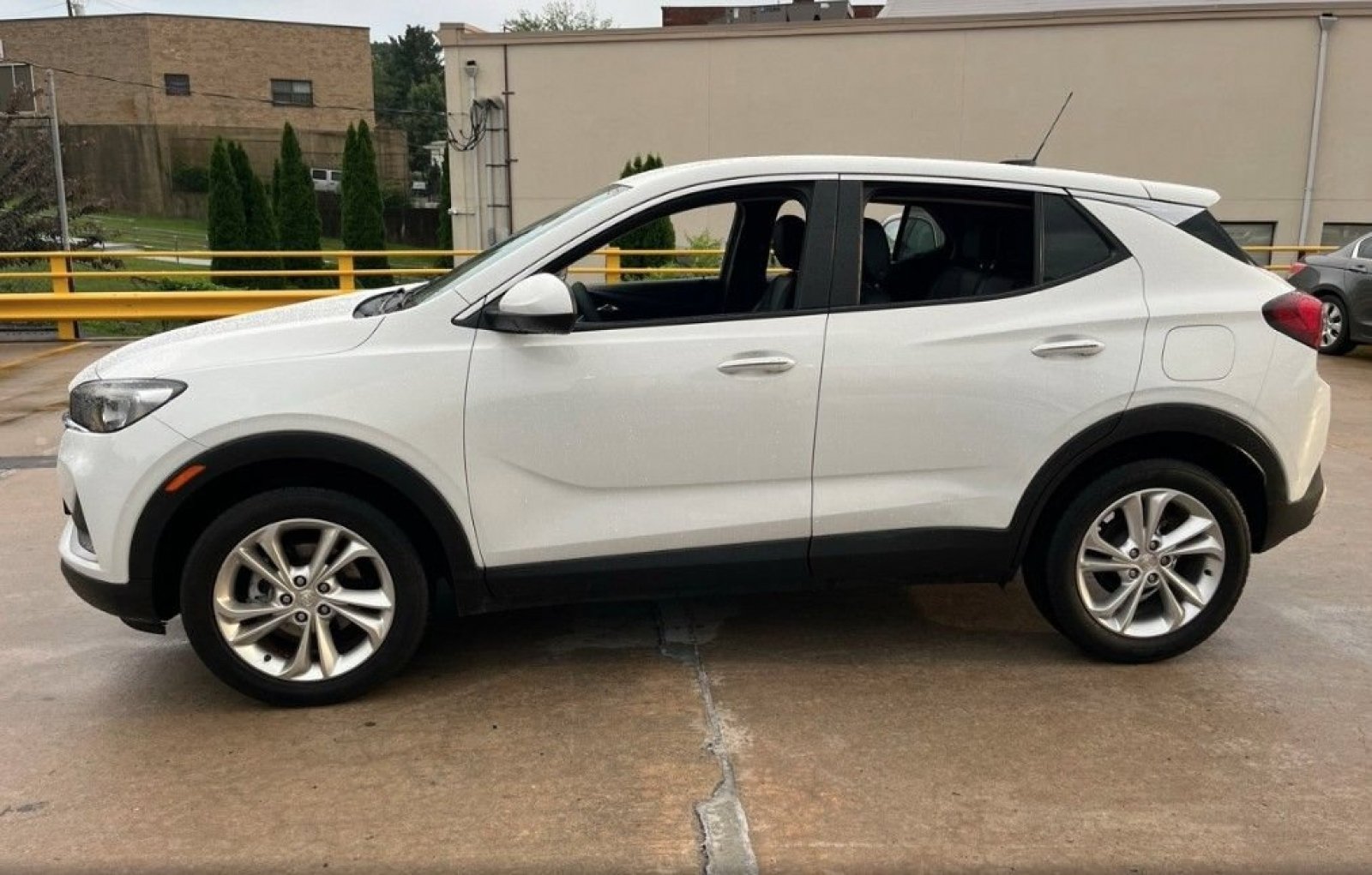 Used 2022 Buick Encore GX Preferred w/ Cold Weather Comfort Package AWD/4WD image 11