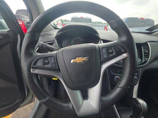 Used 2018 Chevrolet Trax LT w/ Redline Edition AWD/4WD image 12