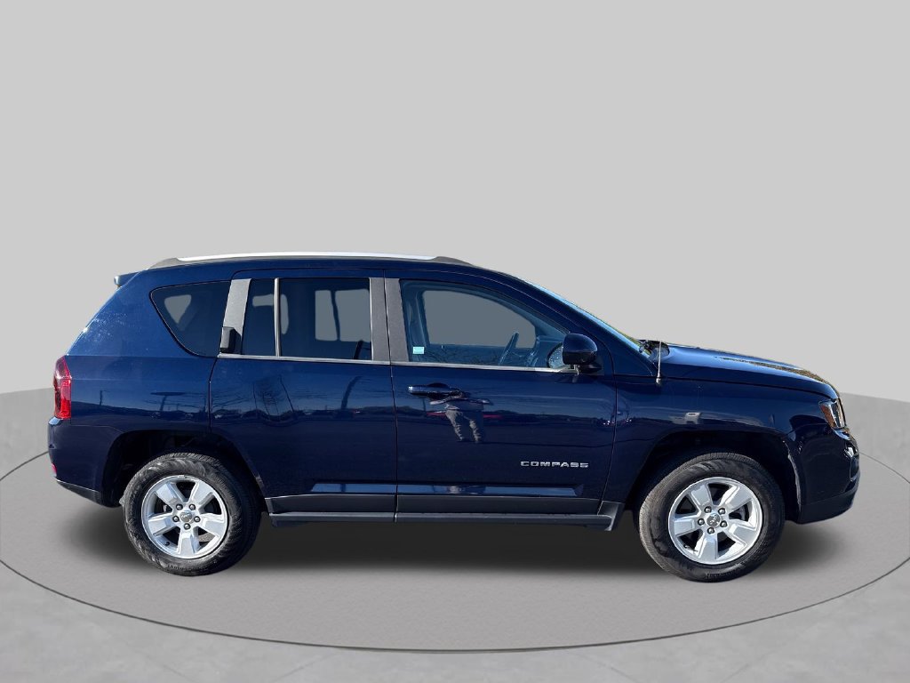 Used 2017 Jeep Compass Latitude FWD image 9