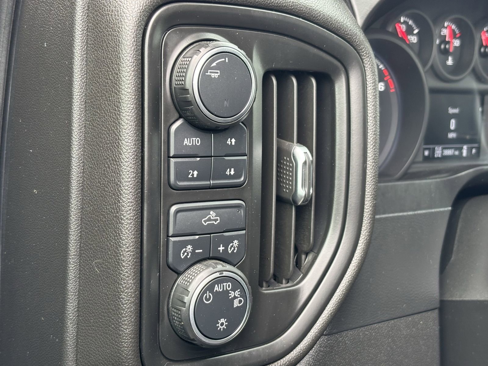 Used 2020 Chevrolet Silverado 1500 Custom Trail Boss w/ Custom Convenience Package image 7