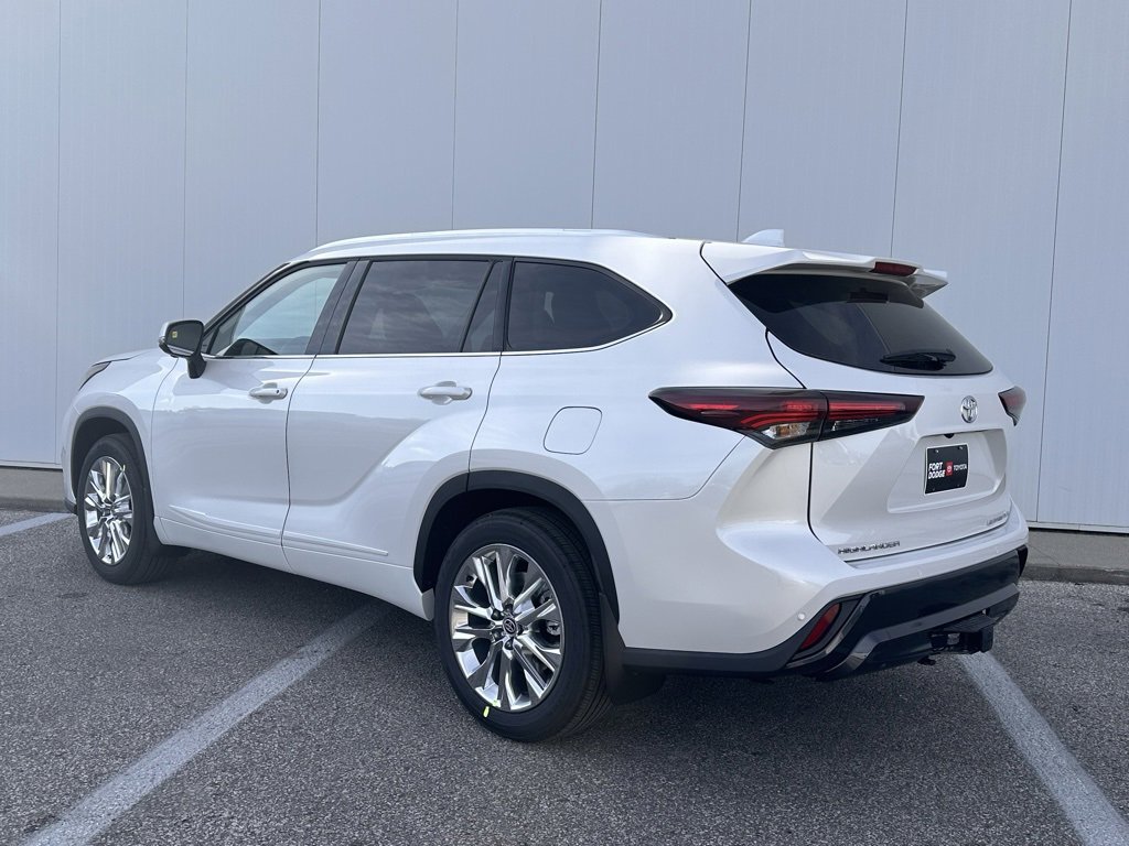 New 2026 Toyota Highlander Limited image 3