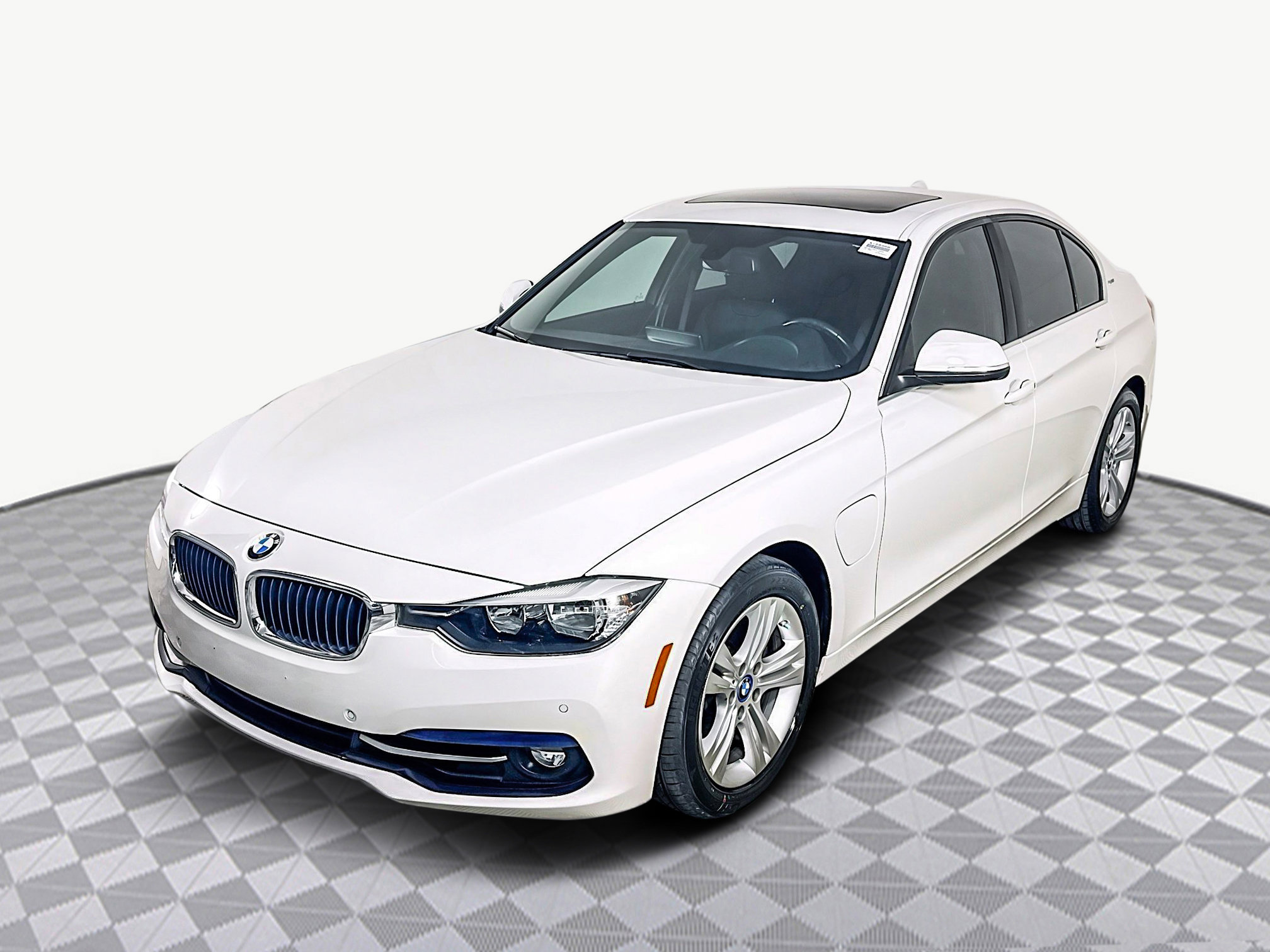 Used 2017 BMW 330e image 4