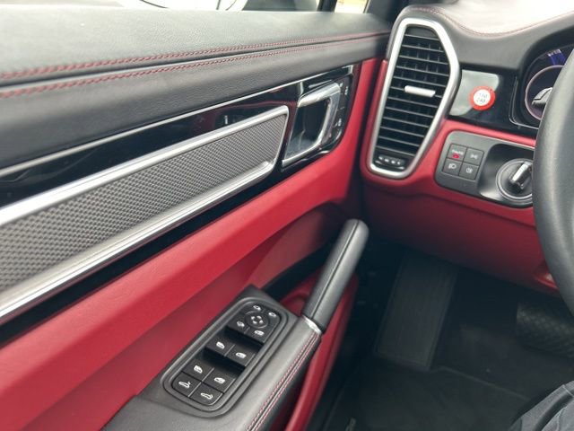 Used 2023 Porsche Cayenne Coupe image 19