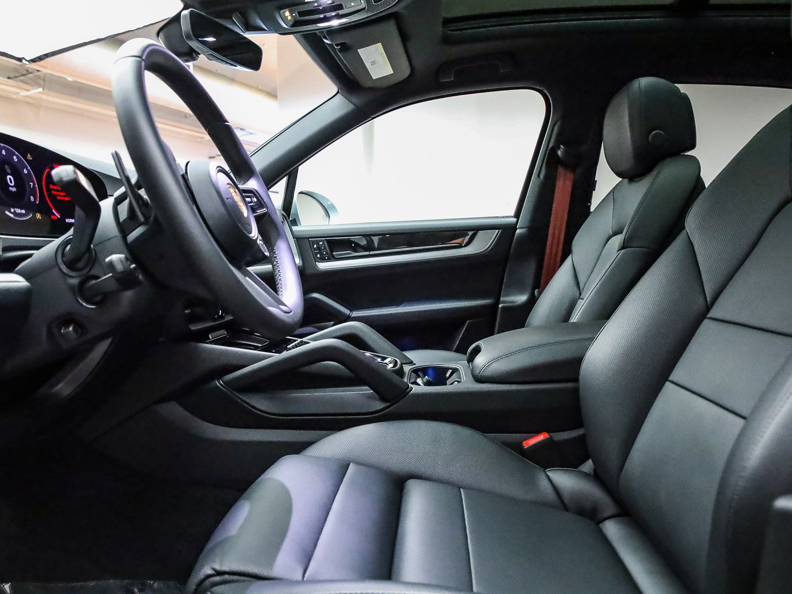 Used 2025 Porsche Cayenne image 22