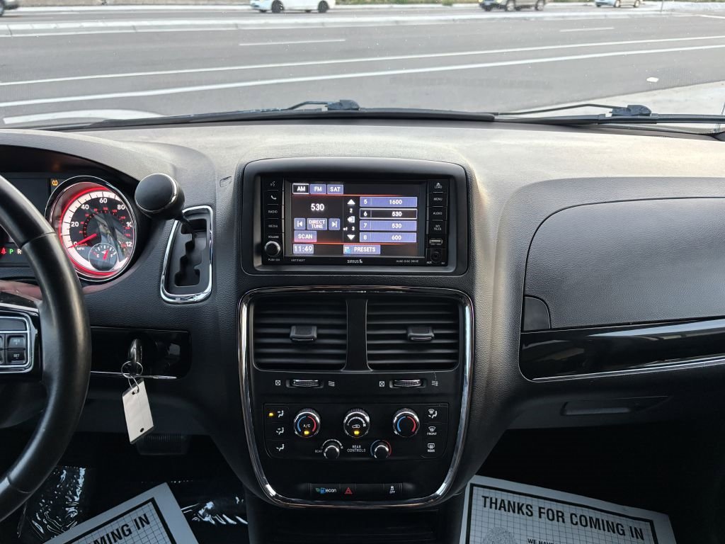 Used 2018 Dodge Grand Caravan SE image 18