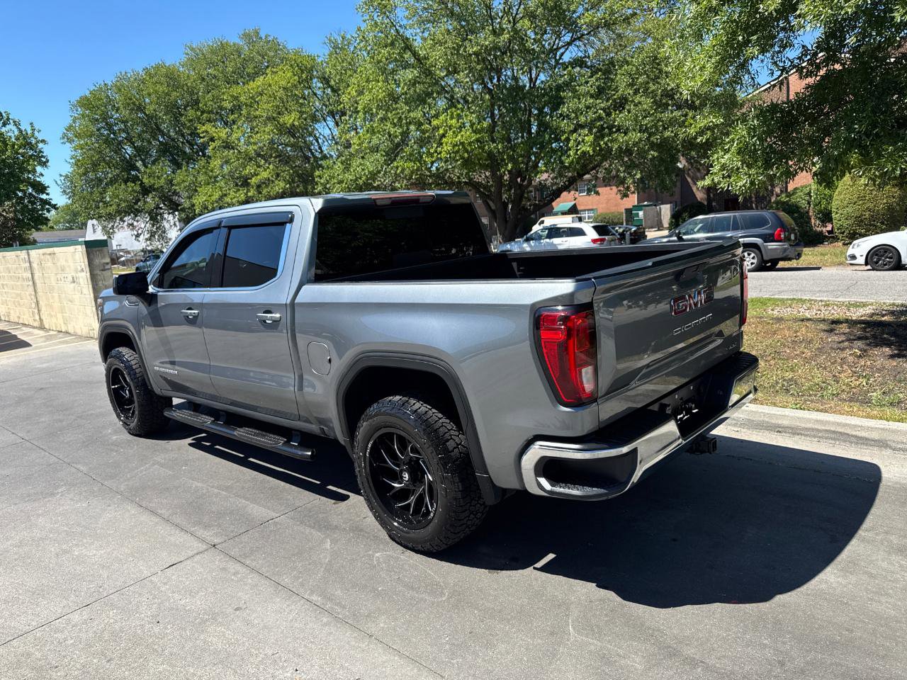 Used 2020 GMC Sierra 1500 SLE w/ SLE Value Package RWD image 9