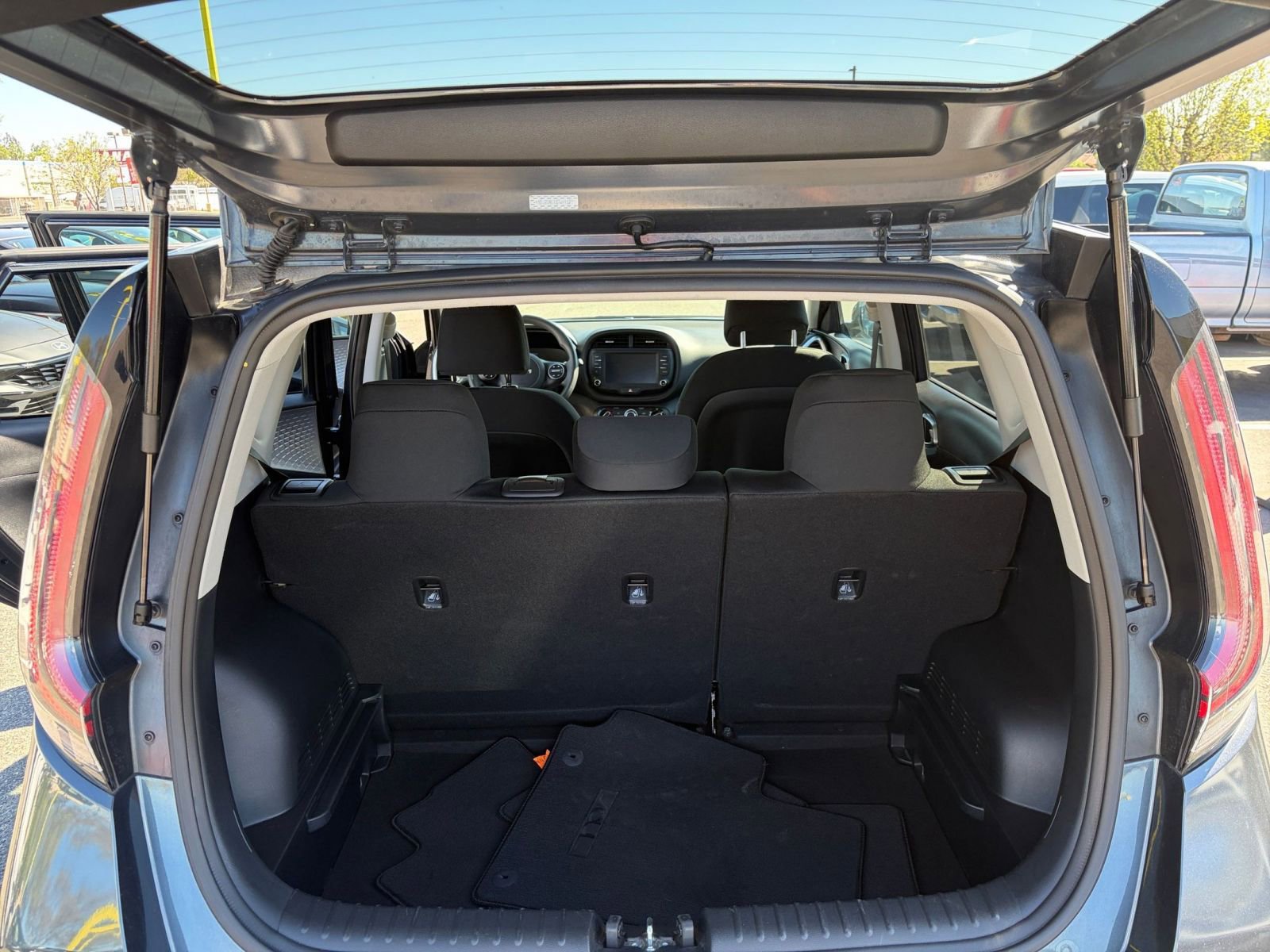 Used 2025 Kia Soul LX w/ LX Technology Package image 28