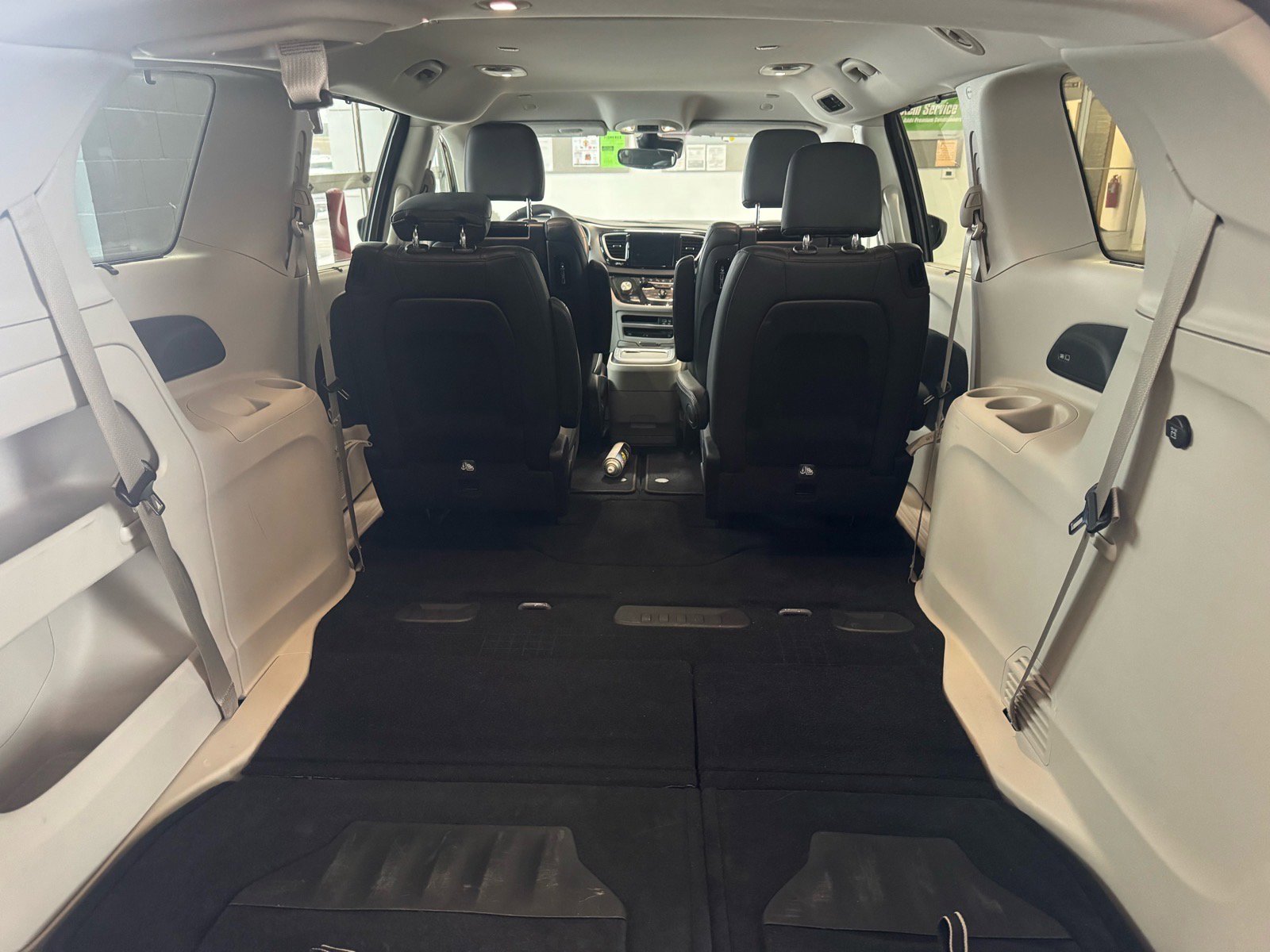 Used 2020 Chrysler Pacifica Touring-L Plus image 10