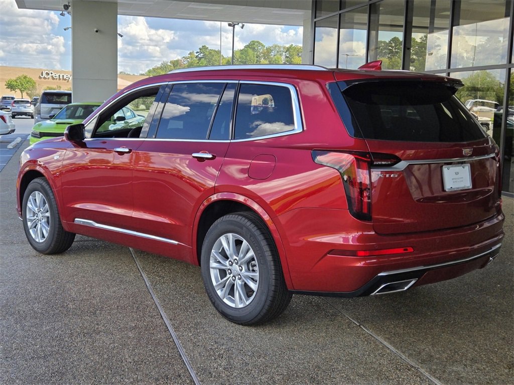 New 2025 Cadillac XT6 Luxury image 4