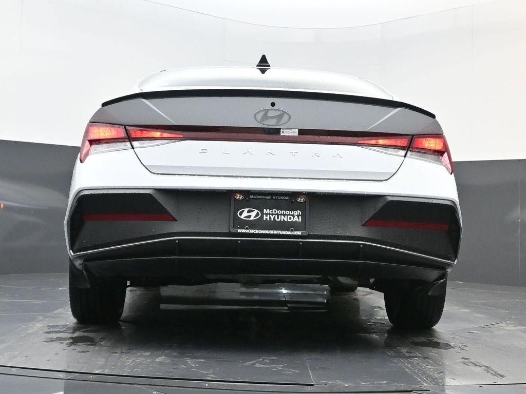 Used 2025 Hyundai Elantra Sport image 17