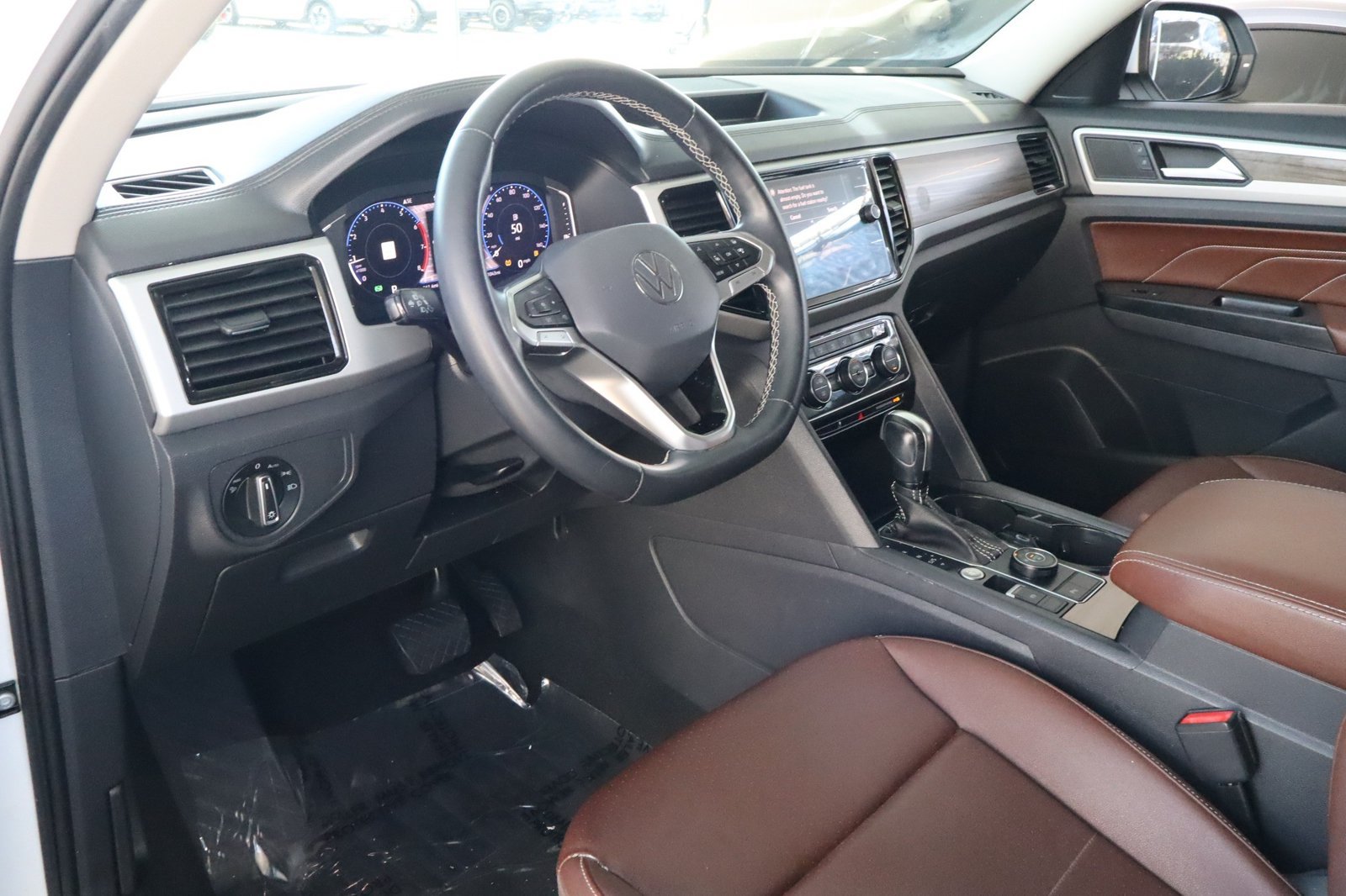 Used 2021 Volkswagen Atlas SEL AWD/4WD image 17