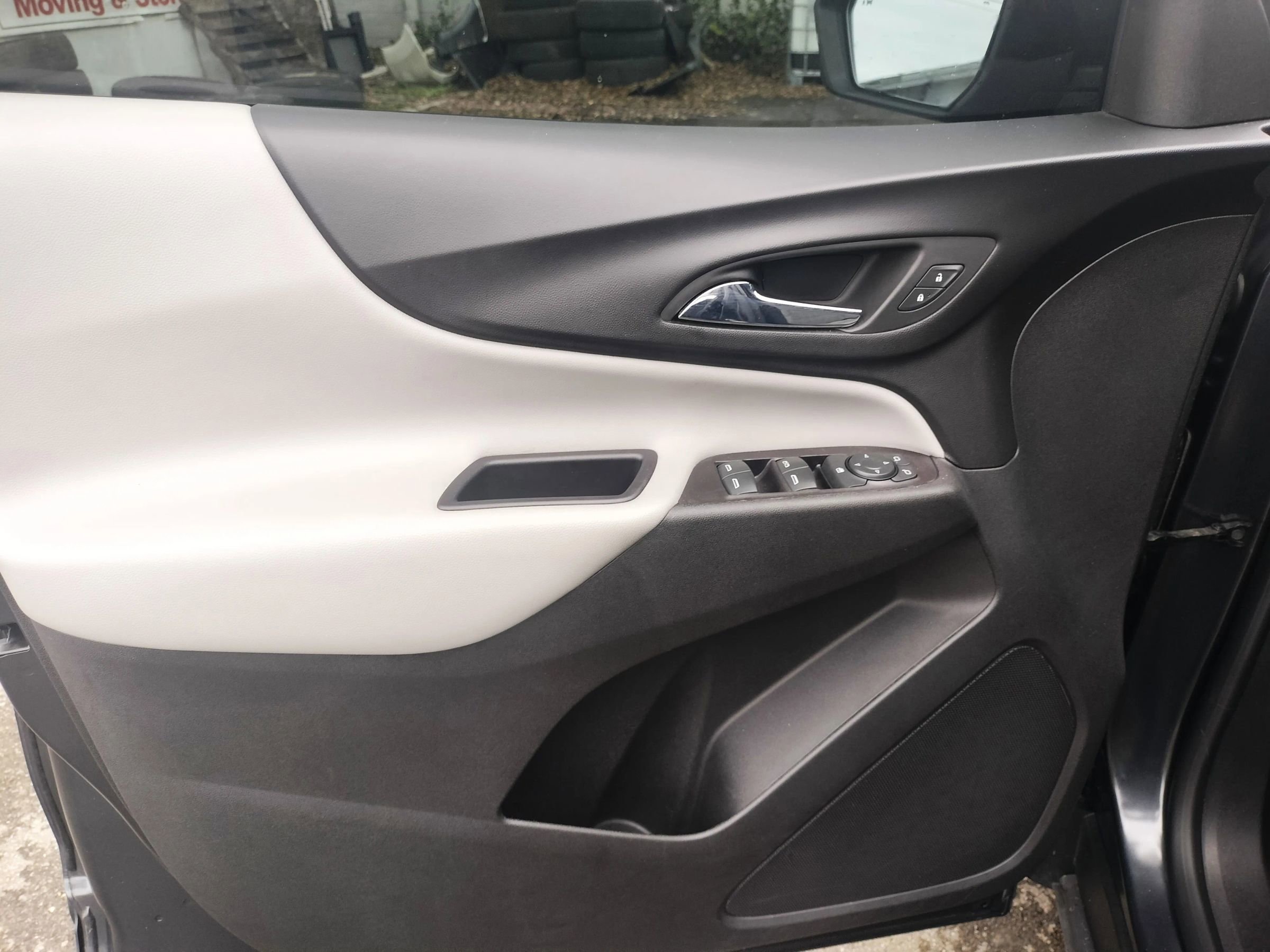 Used 2022 Chevrolet Equinox LS FWD image 12