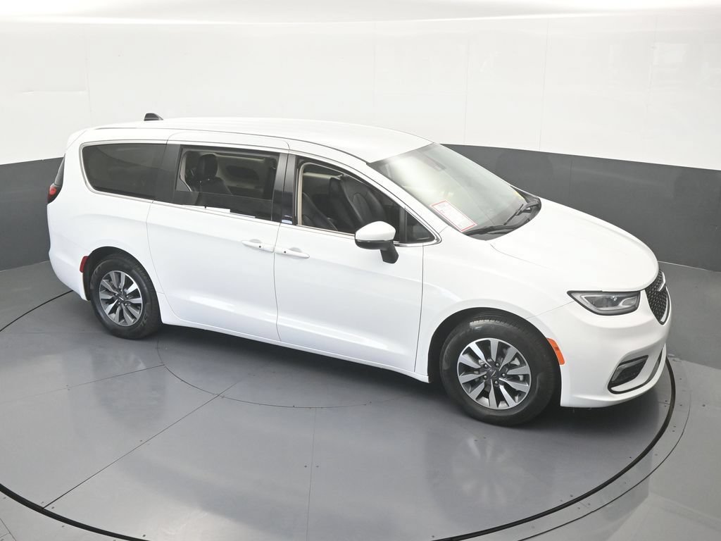Used 2023 Chrysler Pacifica Touring-L FWD image 54