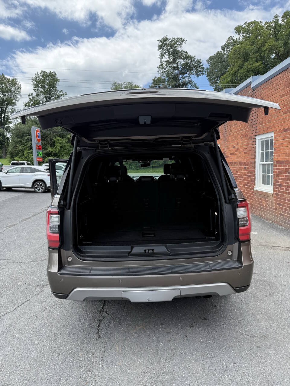 Used 2018 Ford Expedition Max Limited w/ Driver Assistance Package AWD/4WD image 13