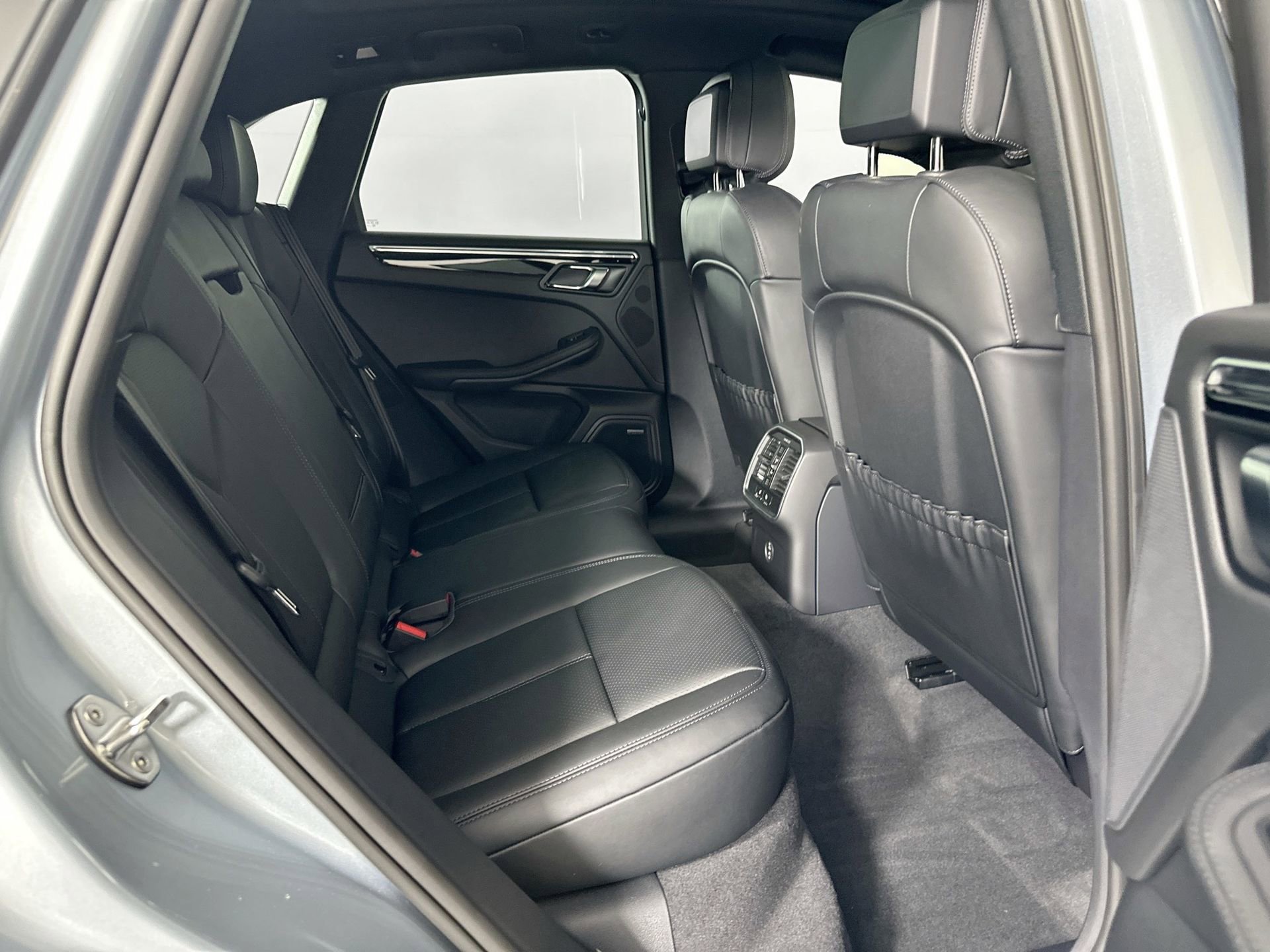 Certified 2026 Porsche Macan image 27