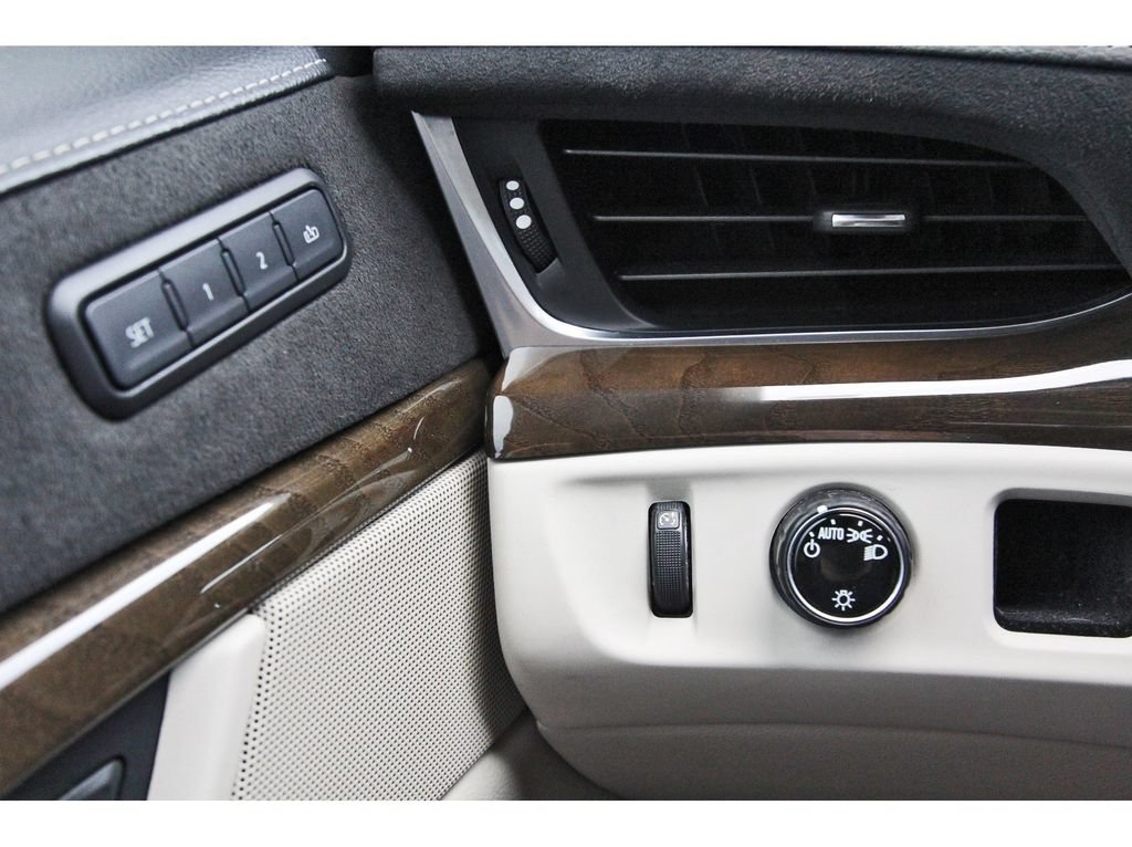 Used 2020 Cadillac Escalade Luxury RWD image 24