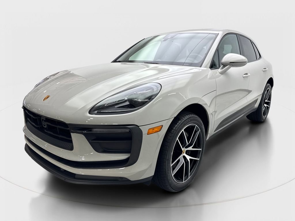 Used 2023 Porsche Macan image 2