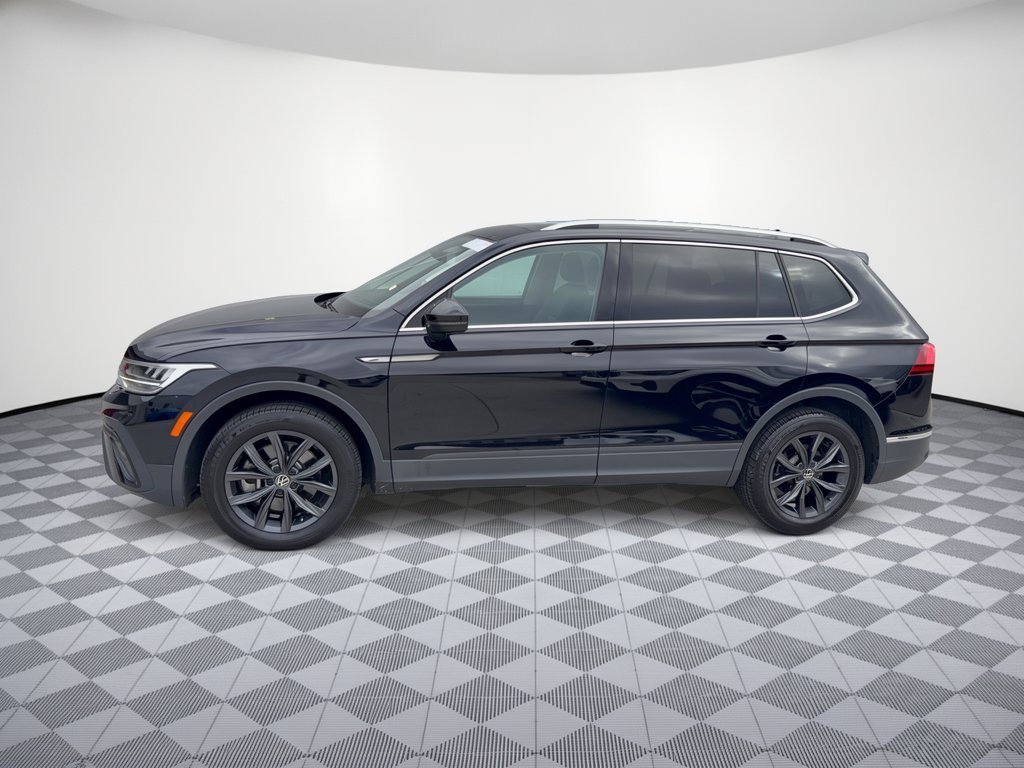 Used 2022 Volkswagen Tiguan SE w/ Panoramic Sunroof Package AWD/4WD image 2