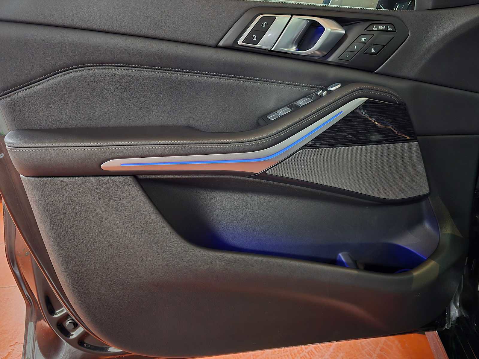 Used 2023 BMW X7 M60i w/ Climate Comfort Package image 45