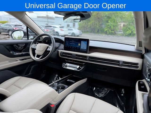 Used 2025 Lincoln Corsair Reserve AWD/4WD image 23